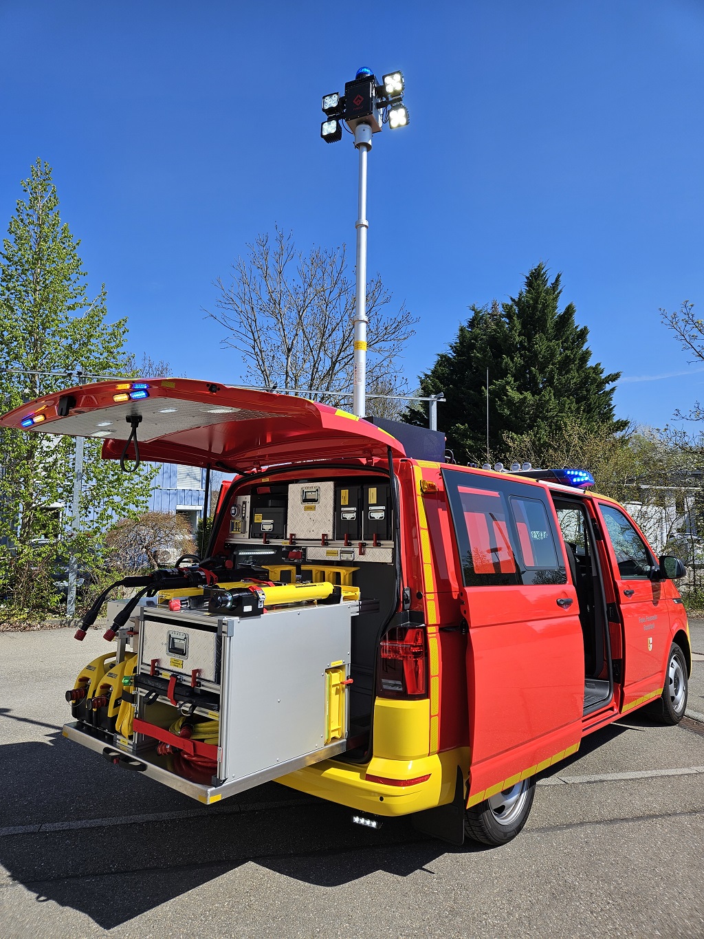 Neuer Vorausrüstwagen: Schnell und effektiv bei Verkehrsunfällen